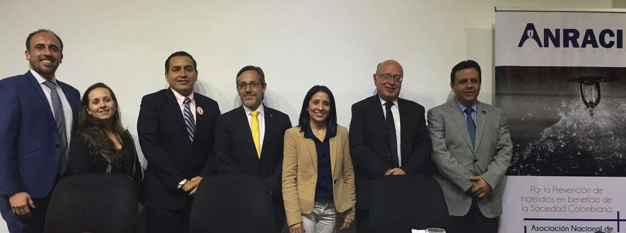 Foto: Ing. Alex Rodríguez, Ing. Frank Guzmán, Ing. José Joaquín Álvarez, Arq. Carolina Roa, Dr. Santiago Serra, Capitán Germán Andrés Miranda Montenegro