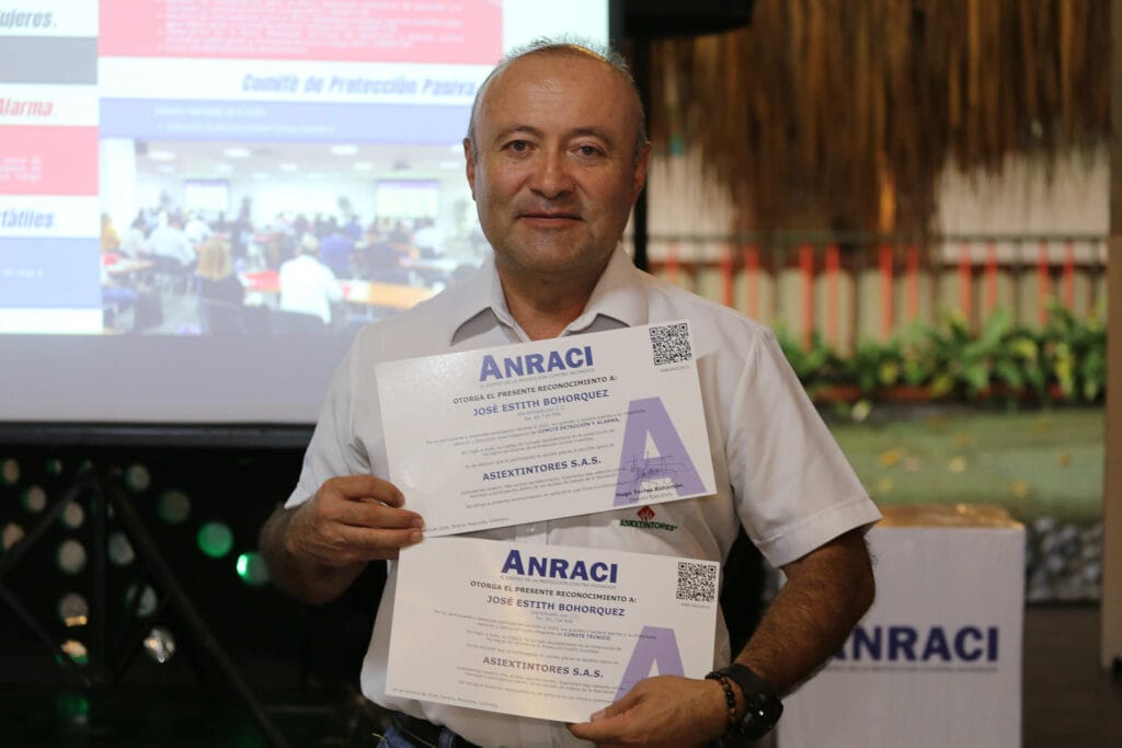 XIV Asamblea General Ordinaria De ANRACI. El gremio de la protección contra incendios Colombia Ceremonia