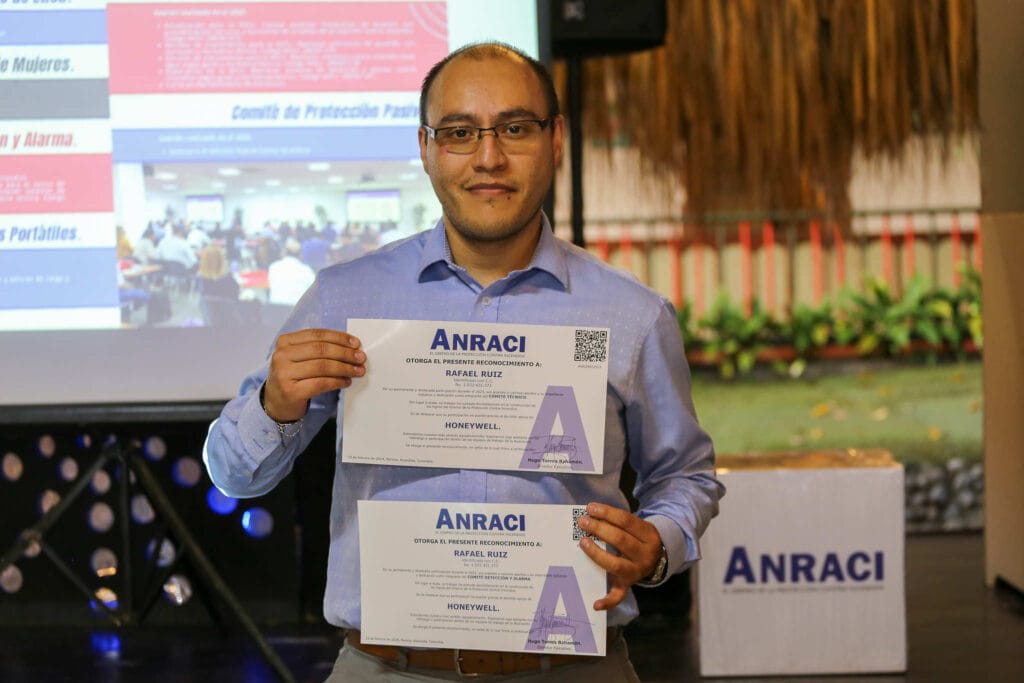 XIV Asamblea General Ordinaria De ANRACI. El gremio de la protección contra incendios Colombia Ceremonia