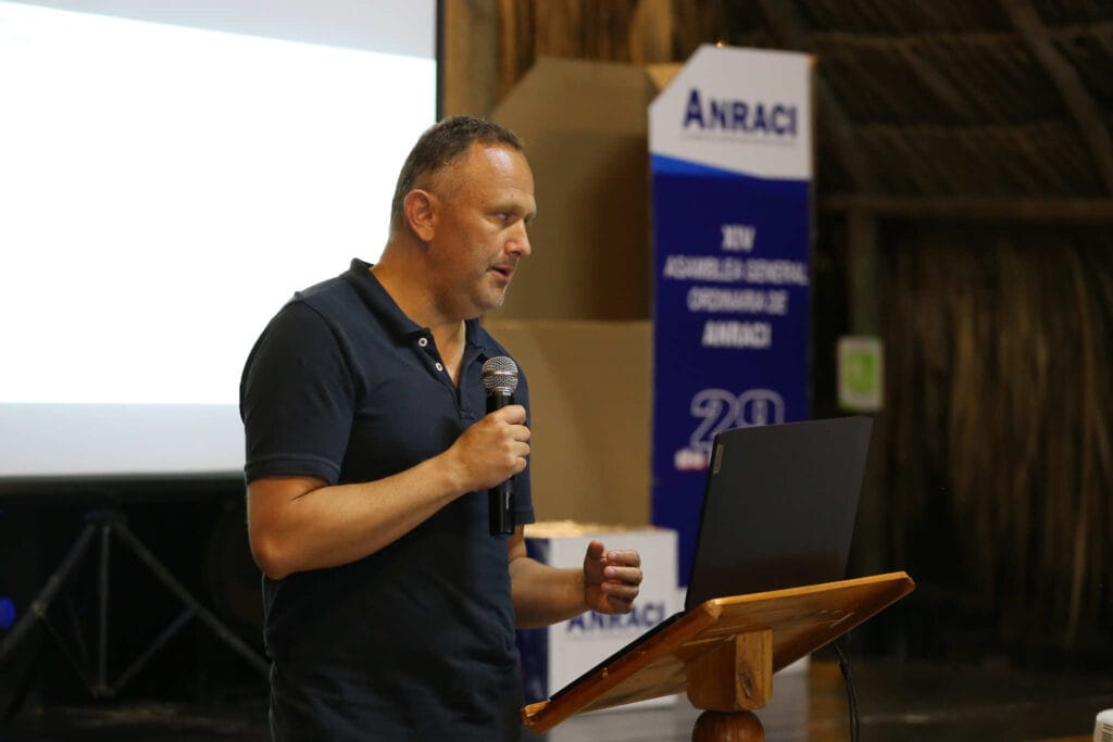 XIV Asamblea General Ordinaria De ANRACI. El gremio de la protección contra incendios Colombia Hugo Torres Director Ejecutivo Ceremonia