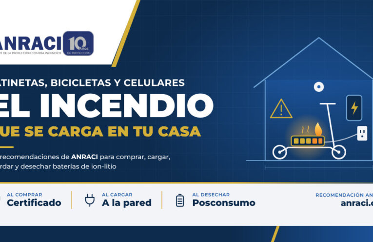 Pieza gráfica azul marino y dorada con el logo de ANRACI, el título Patinetas, bicicletas y celulares: el incendio que se carga en tu casa, una casa con una patineta eléctrica cargando, una batería con una celda en llamas y un celular, y tres recomendaciones: al comprar, certificado; al cargar, a la pared; al desechar, posconsumo.